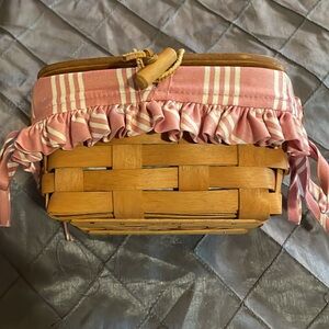 LONGABERGER Basket Woven w/wooden handle, cover w/Dusty Rose lining signed 1995